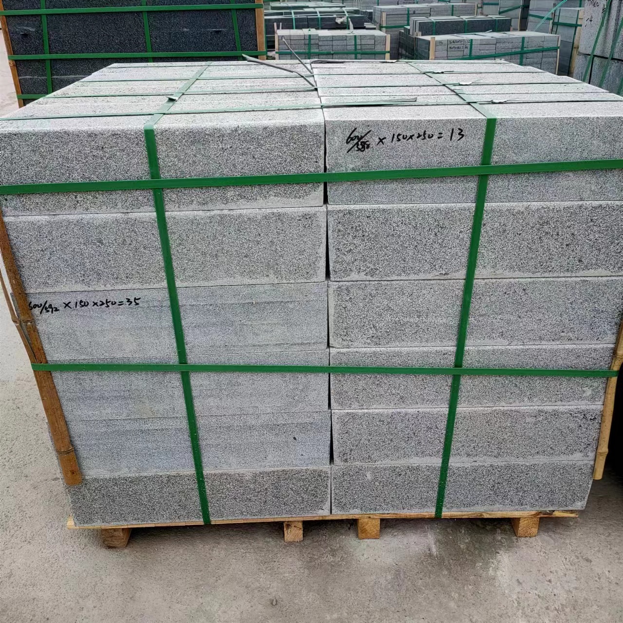 鲁灰路沿石出售