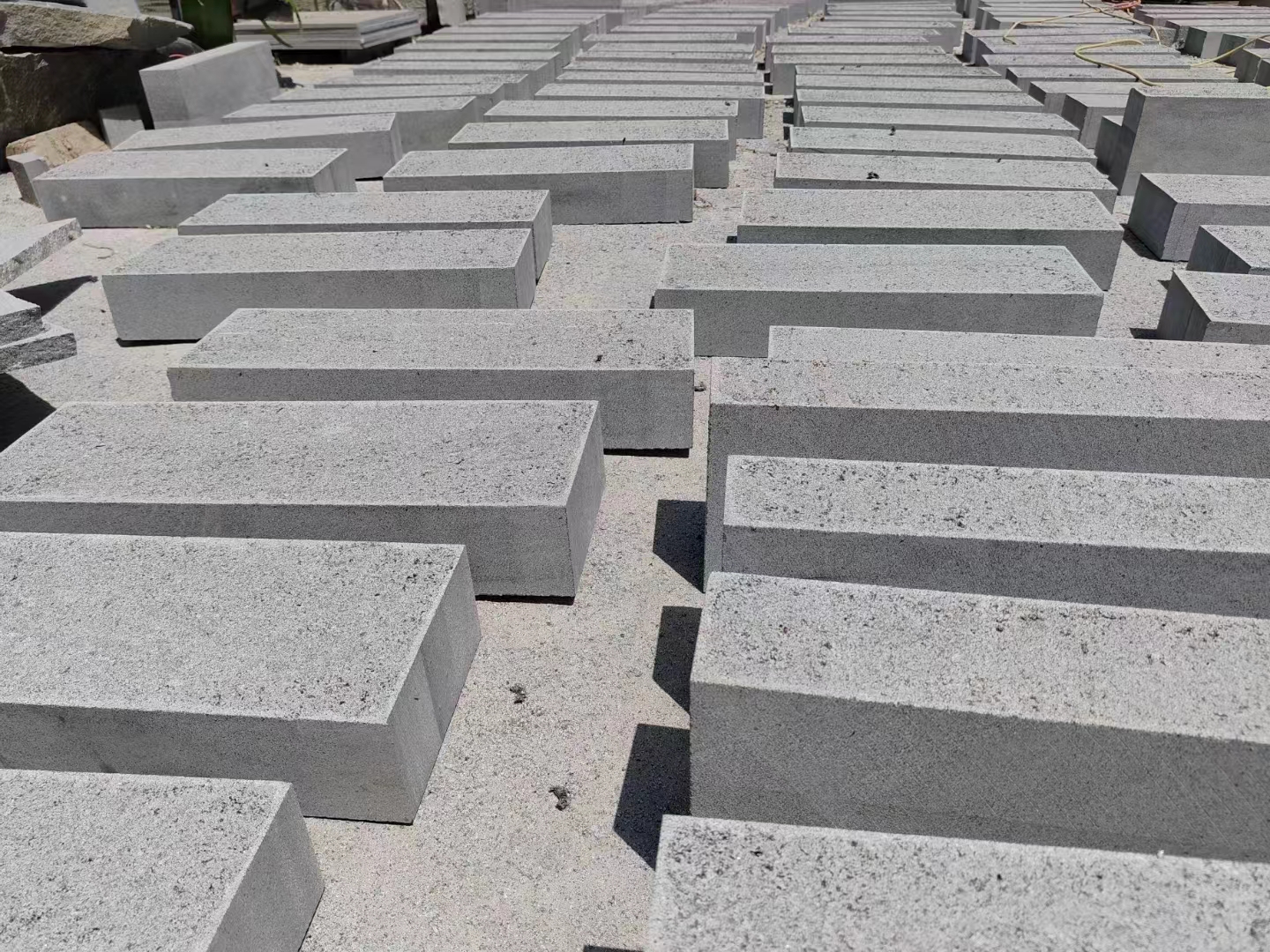 鲁灰路沿石厂家