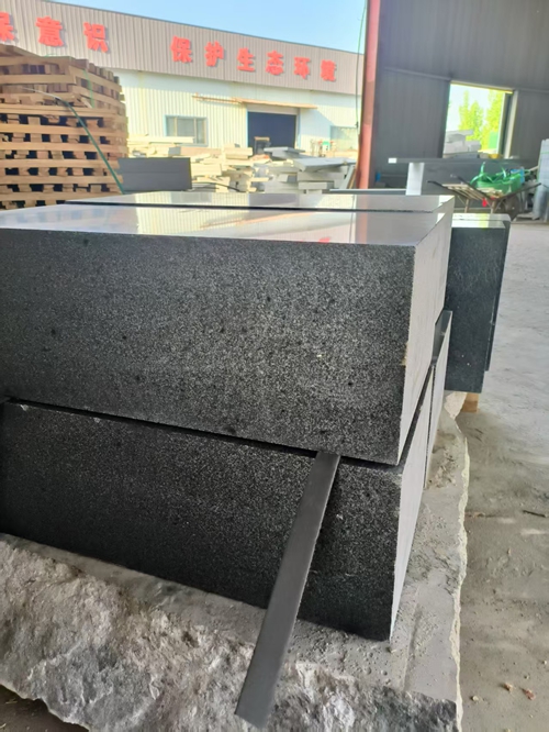 芝麻黑光面花岗岩